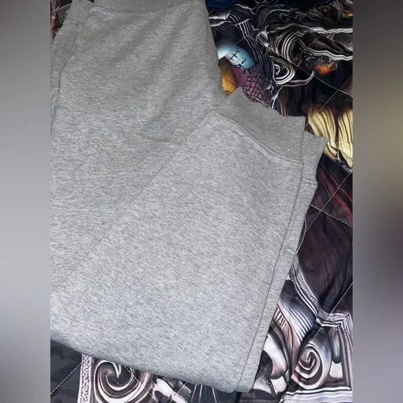 NWOT UGG Gray sweatpants size L - Picture 3 of 4